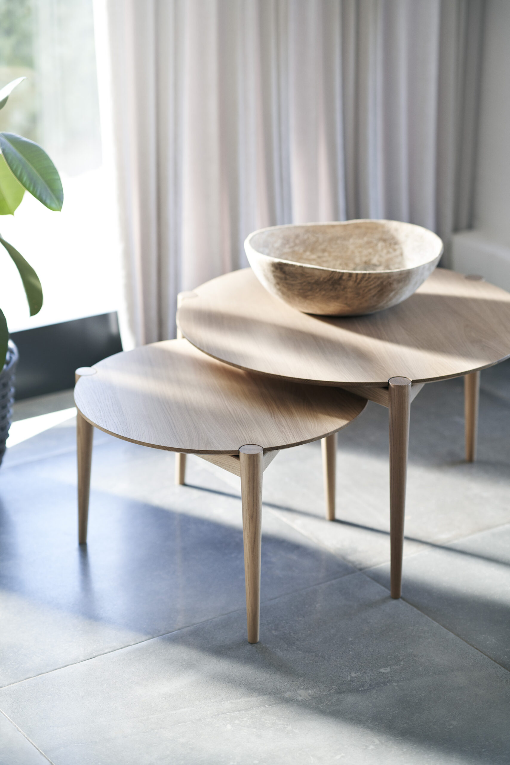 FDB Møbler D102 Søs sohvapöytä Ø55, mattalakattu tammi - Image 6