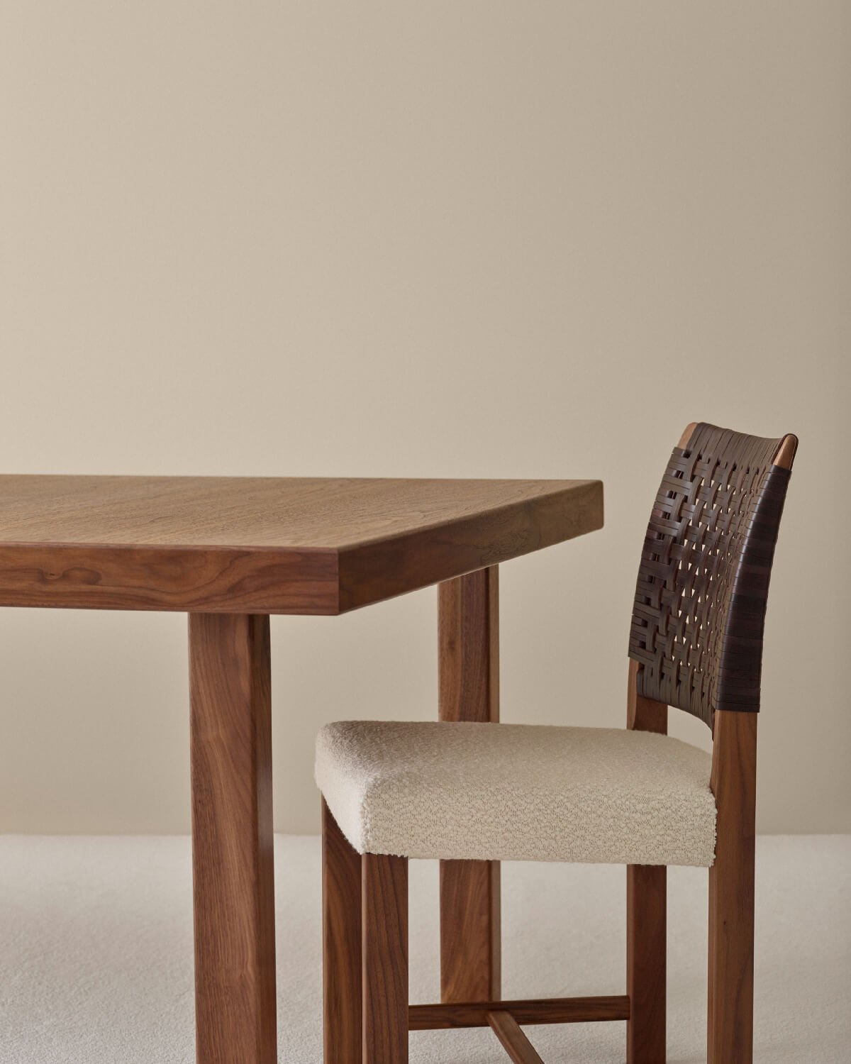 Näyttely tuoli, pähkinä