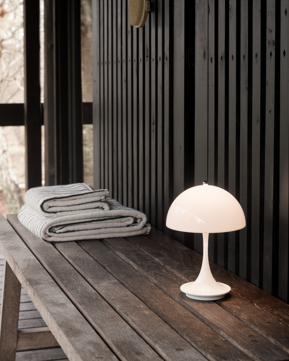 Panthella 160 Portable ladattava pöytävalaisin, opaali valkoinen - Image 7