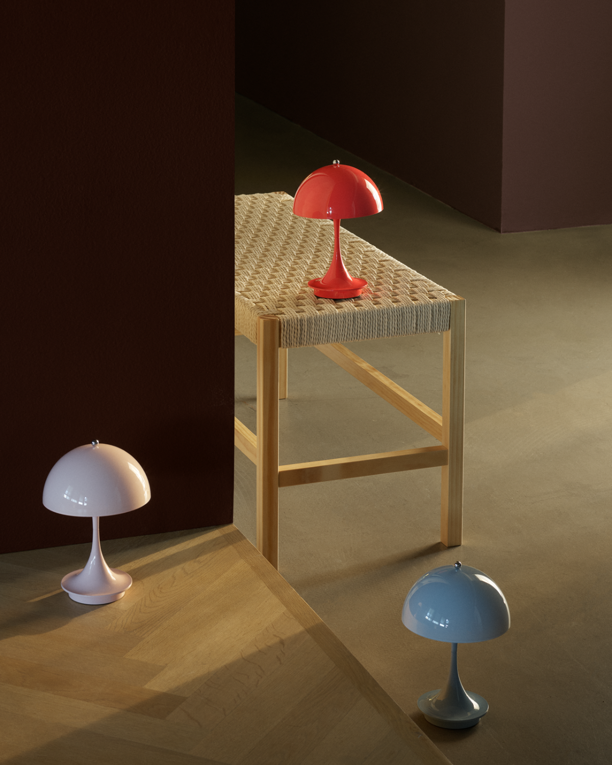 Panthella 160 Portable V3 ladattava pöytävalaisin, opaali vaaleansininen - Image 5