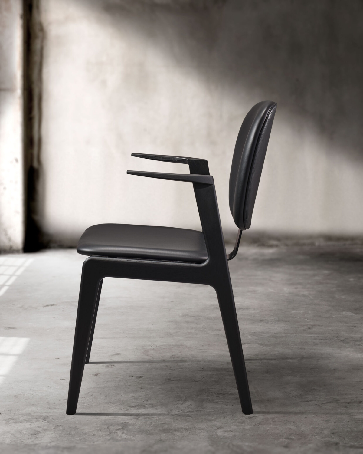 PBJ Cliff Arm tuoli, musta tammi, nahkaverhoilu - Image 7