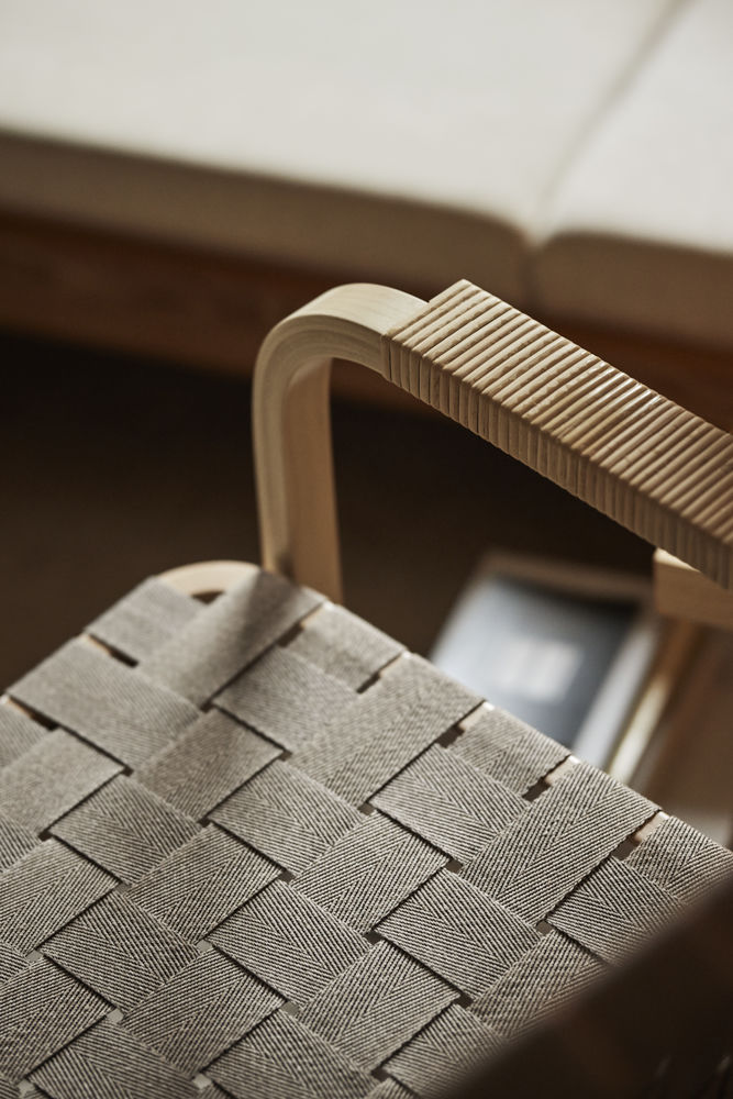 Artek 45 nojatuolin vyöttäminen - Image 2