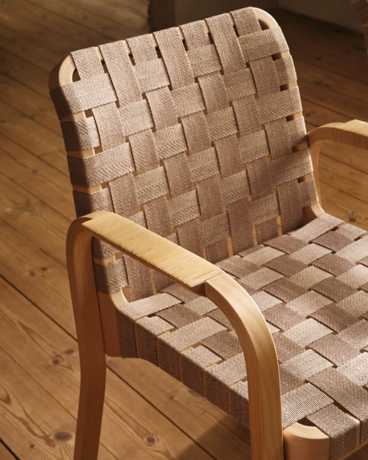 Artek 45 nojatuolin vyöttäminen